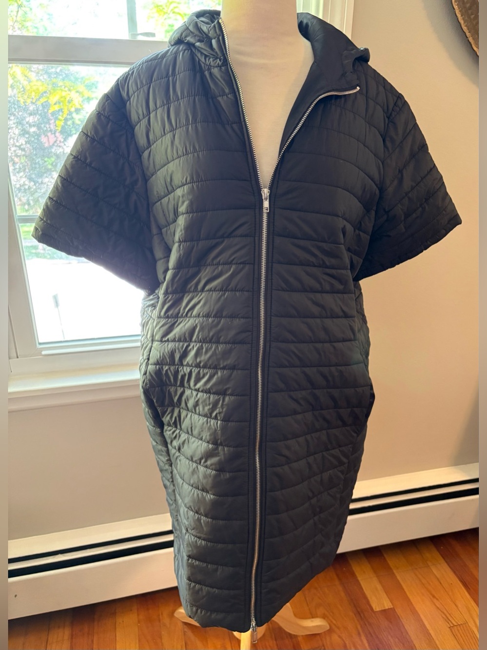Coco + Carmen Black Short Sleeved Quilted Hooded Puffer Jacket (EUC)